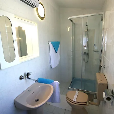 And By The Sea Pirovac, Sibenik - 13654 4* Pirovac